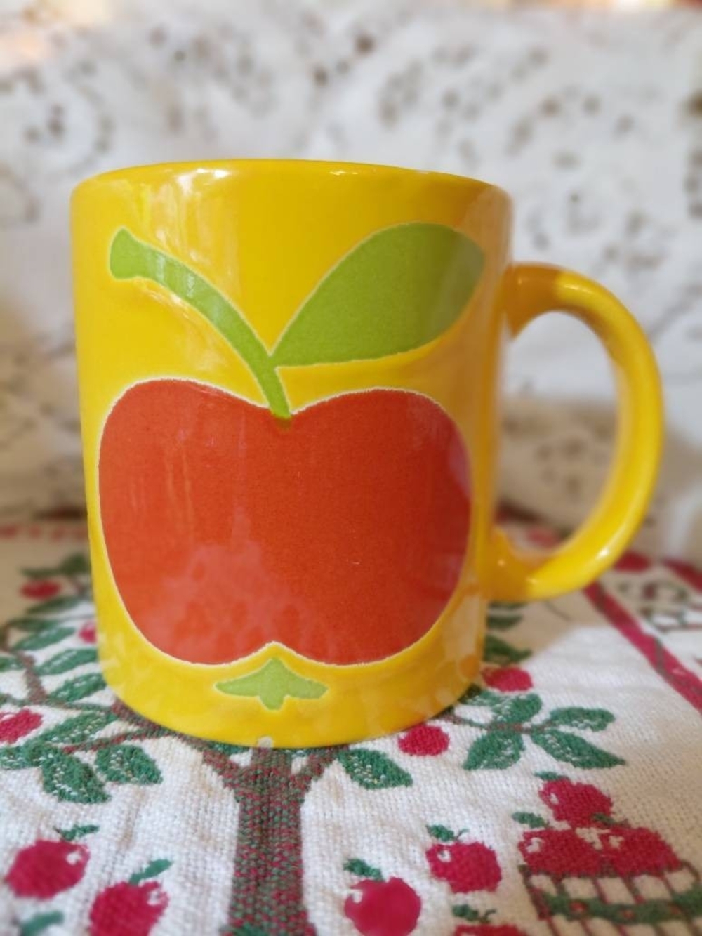 Coffee Mug-Vintage Waechtersbach Apple Mug/ Germany